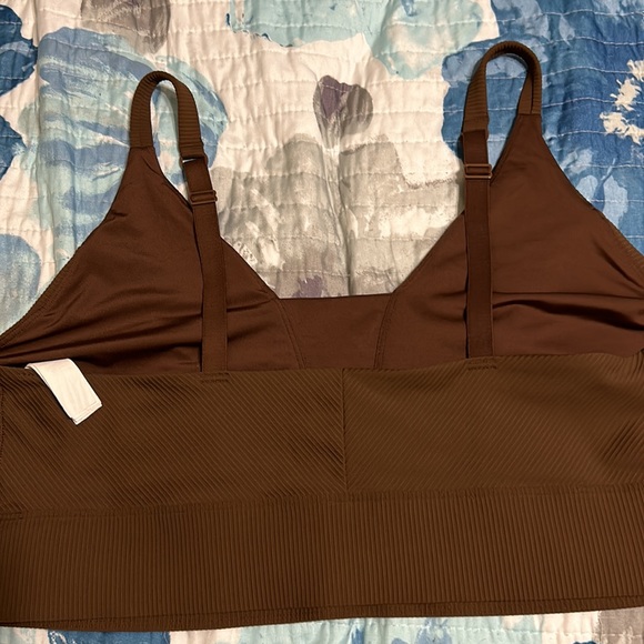 Old Navy Light Support PowerSoft Textured Ribbed Sports Bra - Picture 3 of 5